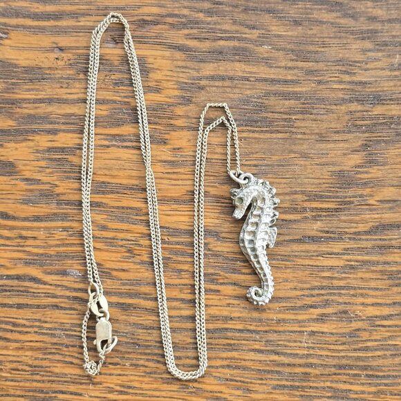 Seahorse w sterling silver chain. Vintage. - Picture 9 of 10